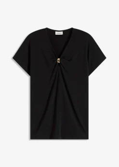 Camiseta con anillo decorativo