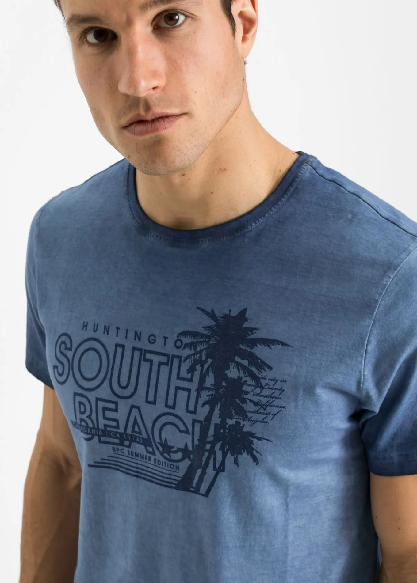 Camiseta con aspecto lavado y de algodón orgánico puro