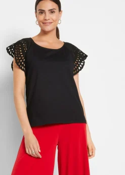 Camiseta con bordado calado