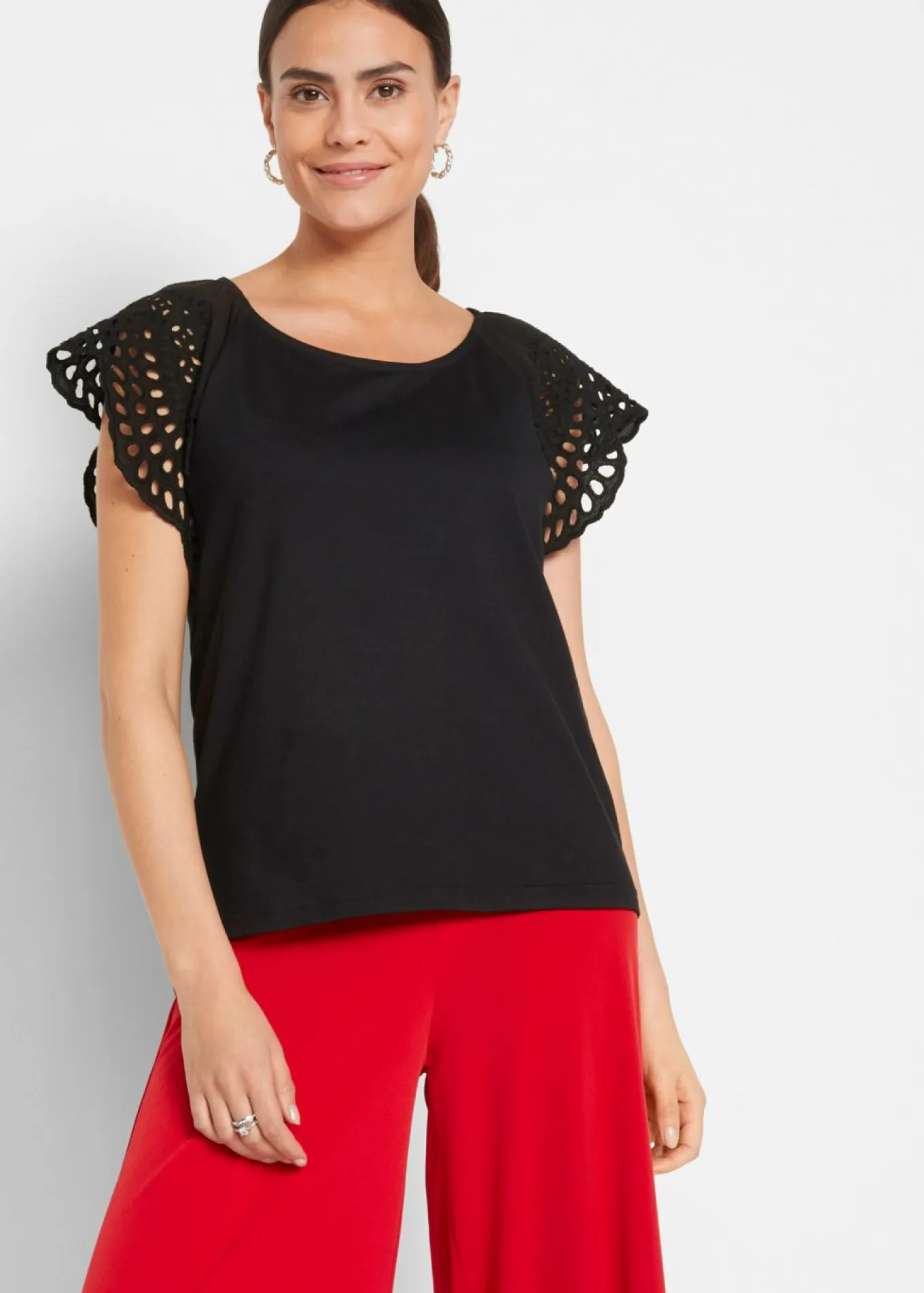 Camiseta con bordado calado