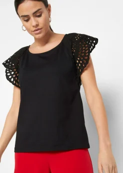 Camiseta con bordado calado