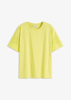 Camiseta con bordado calado