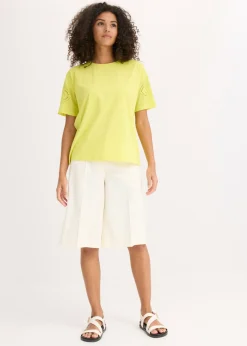 Camiseta con bordado calado