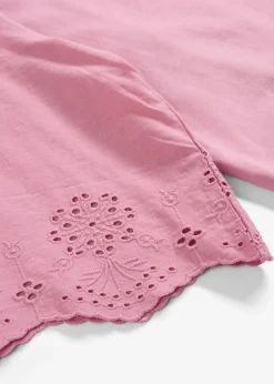 Camiseta con bordado calado