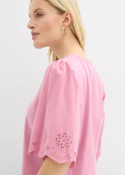 Camiseta con bordado calado