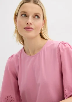 Camiseta con bordado calado
