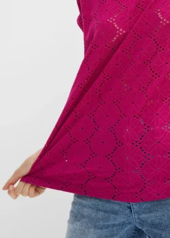 Camiseta con bordado calado