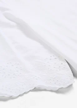Camiseta con bordado calado