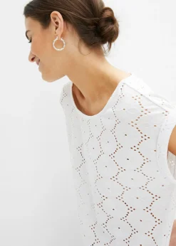 Camiseta con bordado calado