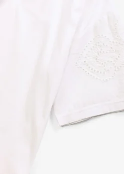 Camiseta con bordado calado