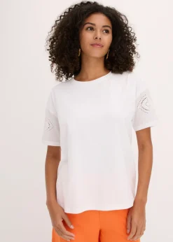 Camiseta con bordado calado