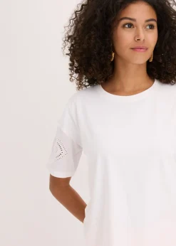 Camiseta con bordado calado