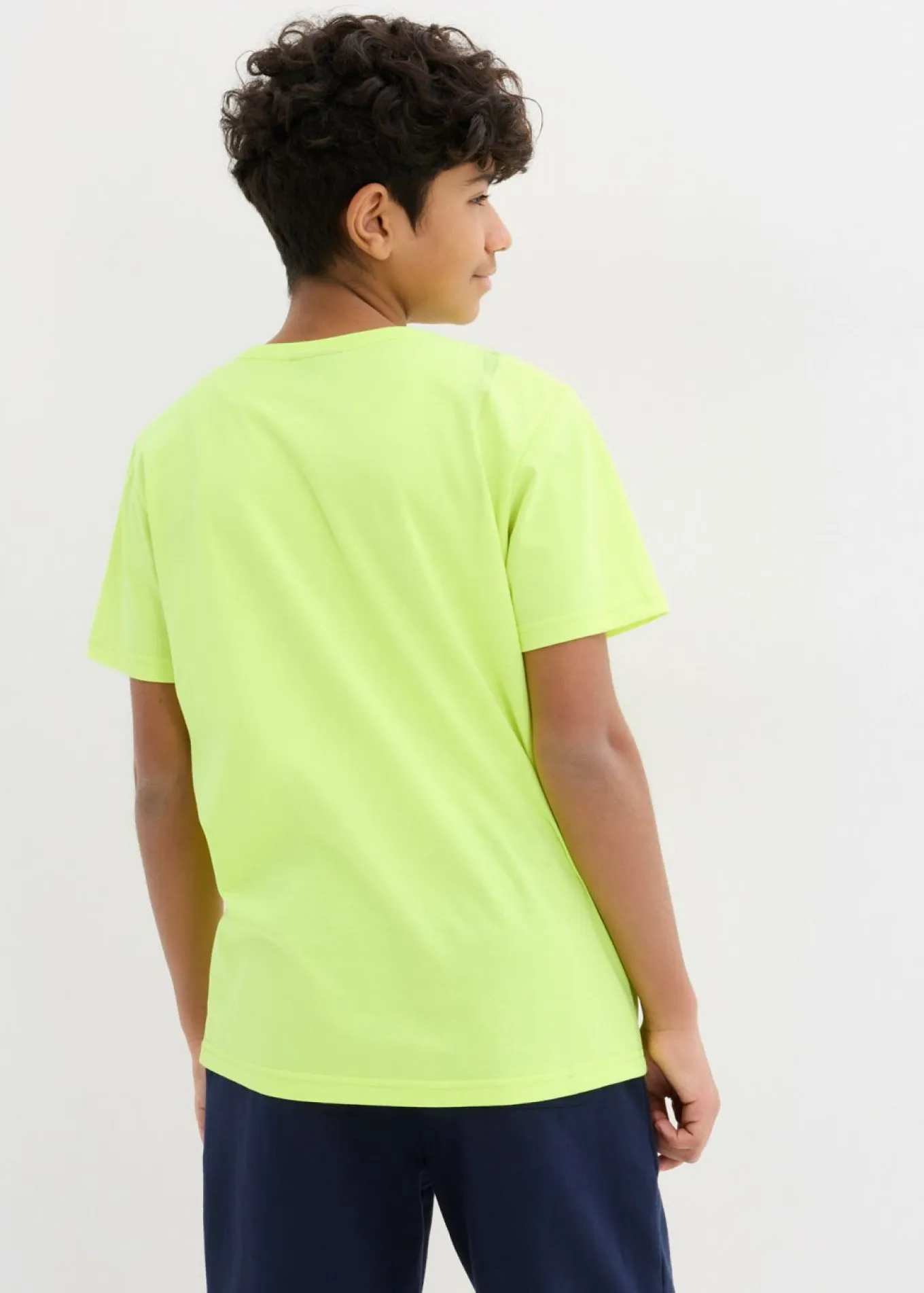 Camiseta con colores de moda