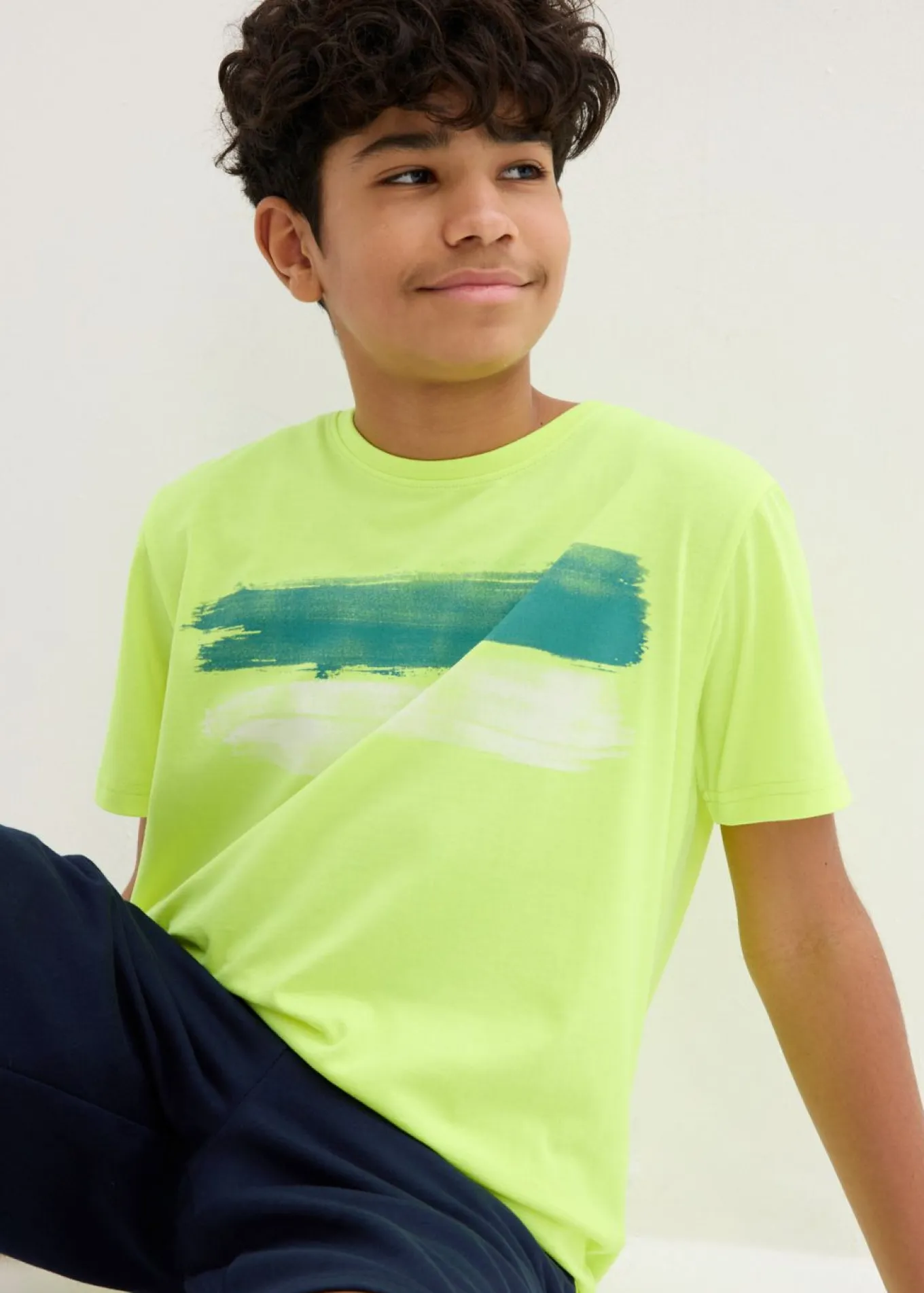 Camiseta con colores de moda