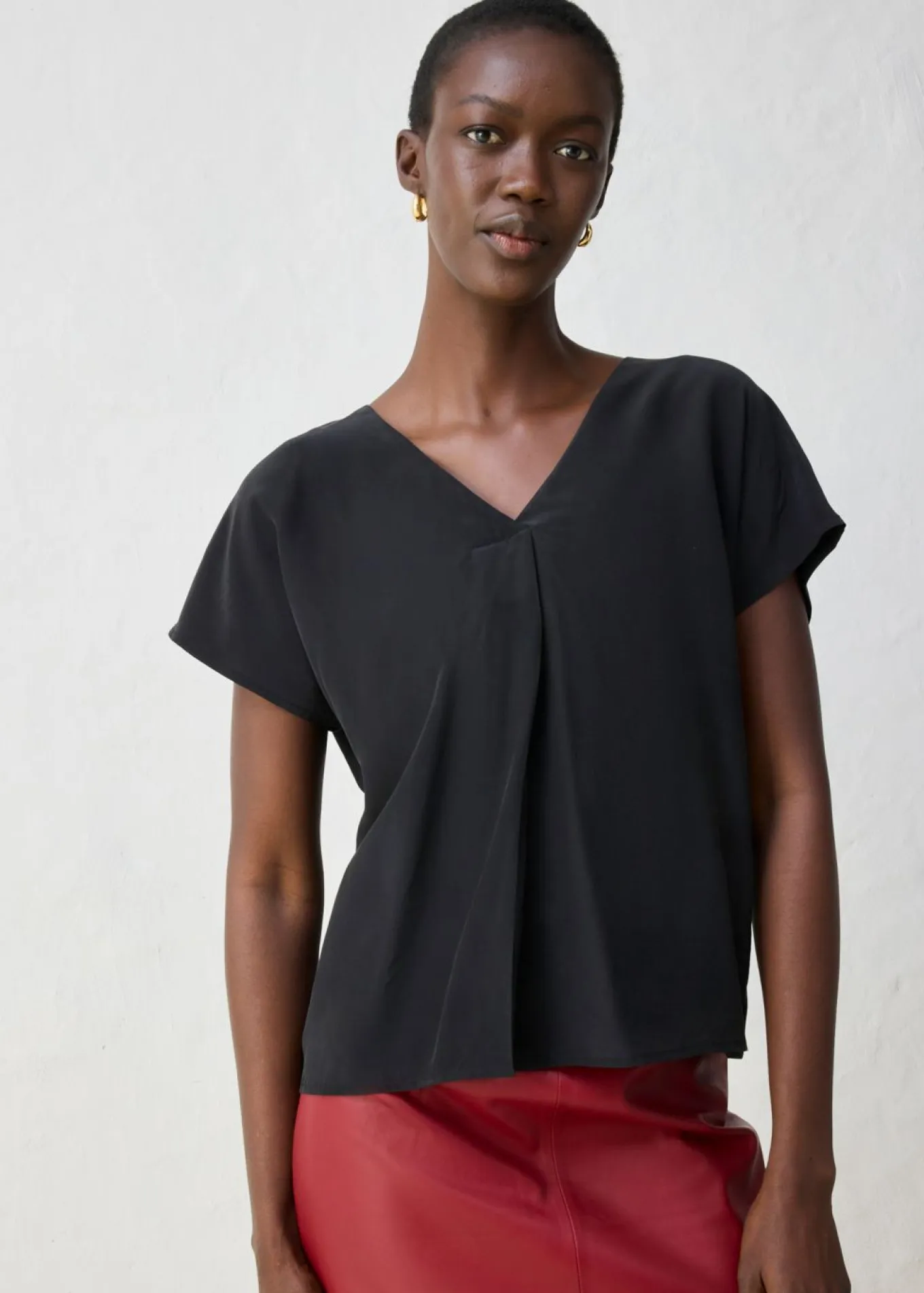 Camiseta con contenido de seda e inserto de tejido