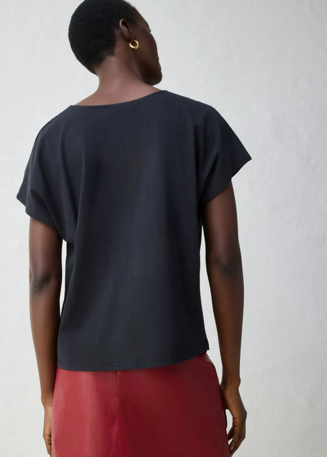 Camiseta con contenido de seda e inserto de tejido