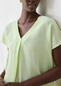 Camiseta con contenido de seda e inserto de tejido
