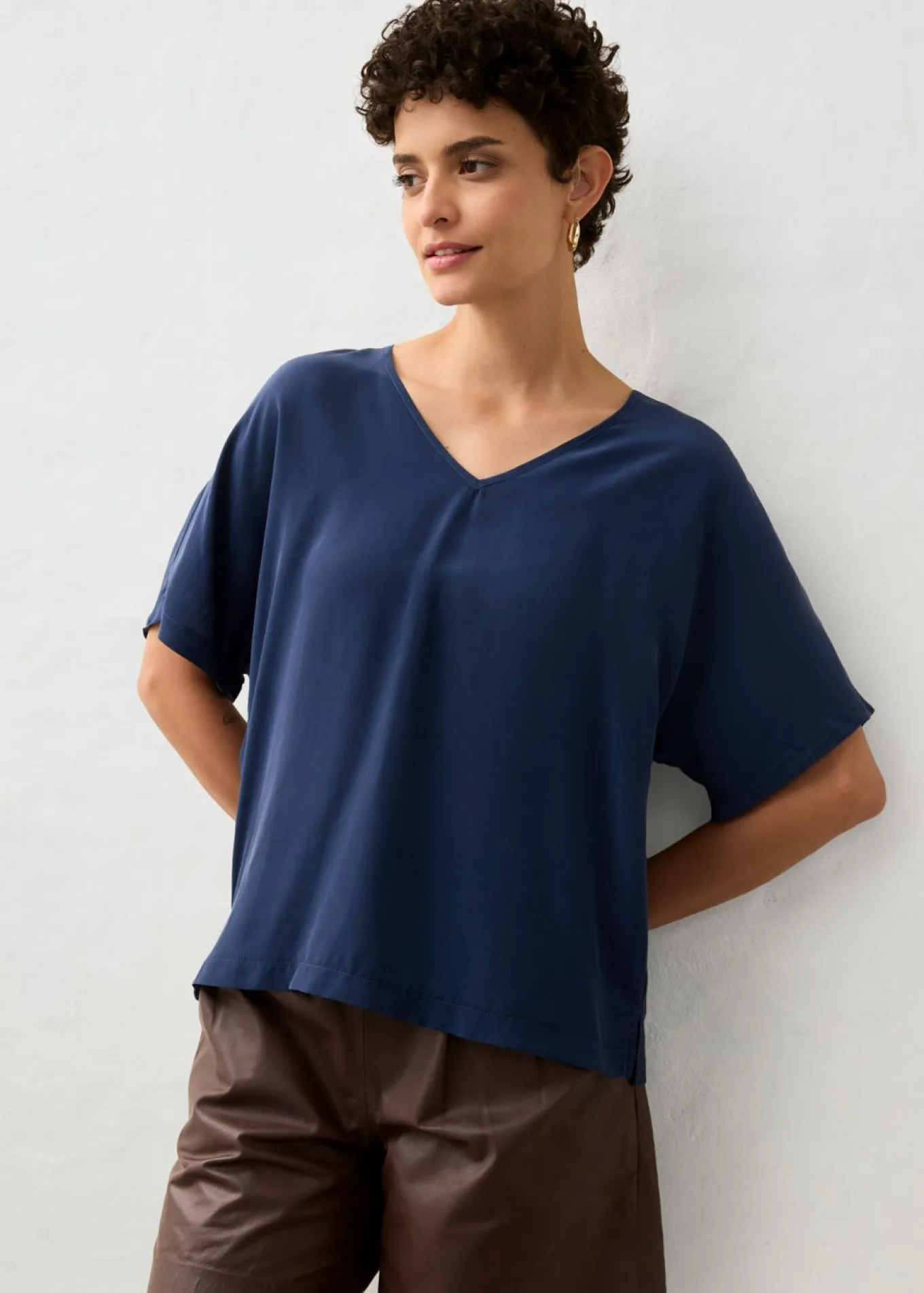 Camiseta con contenido de seda e inserto de tejido