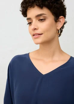 Camiseta con contenido de seda e inserto de tejido
