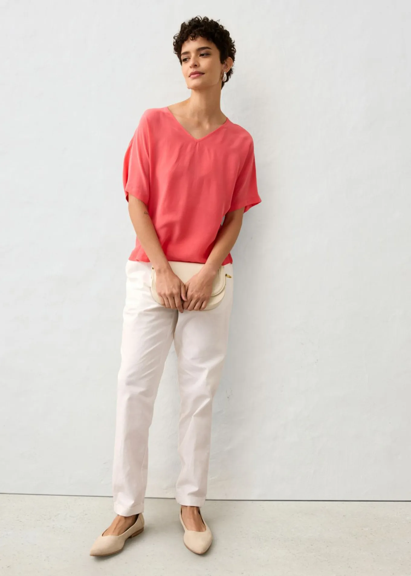 Camiseta con contenido de seda e inserto de tejido