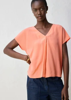 Camiseta con contenido de seda e inserto de tejido