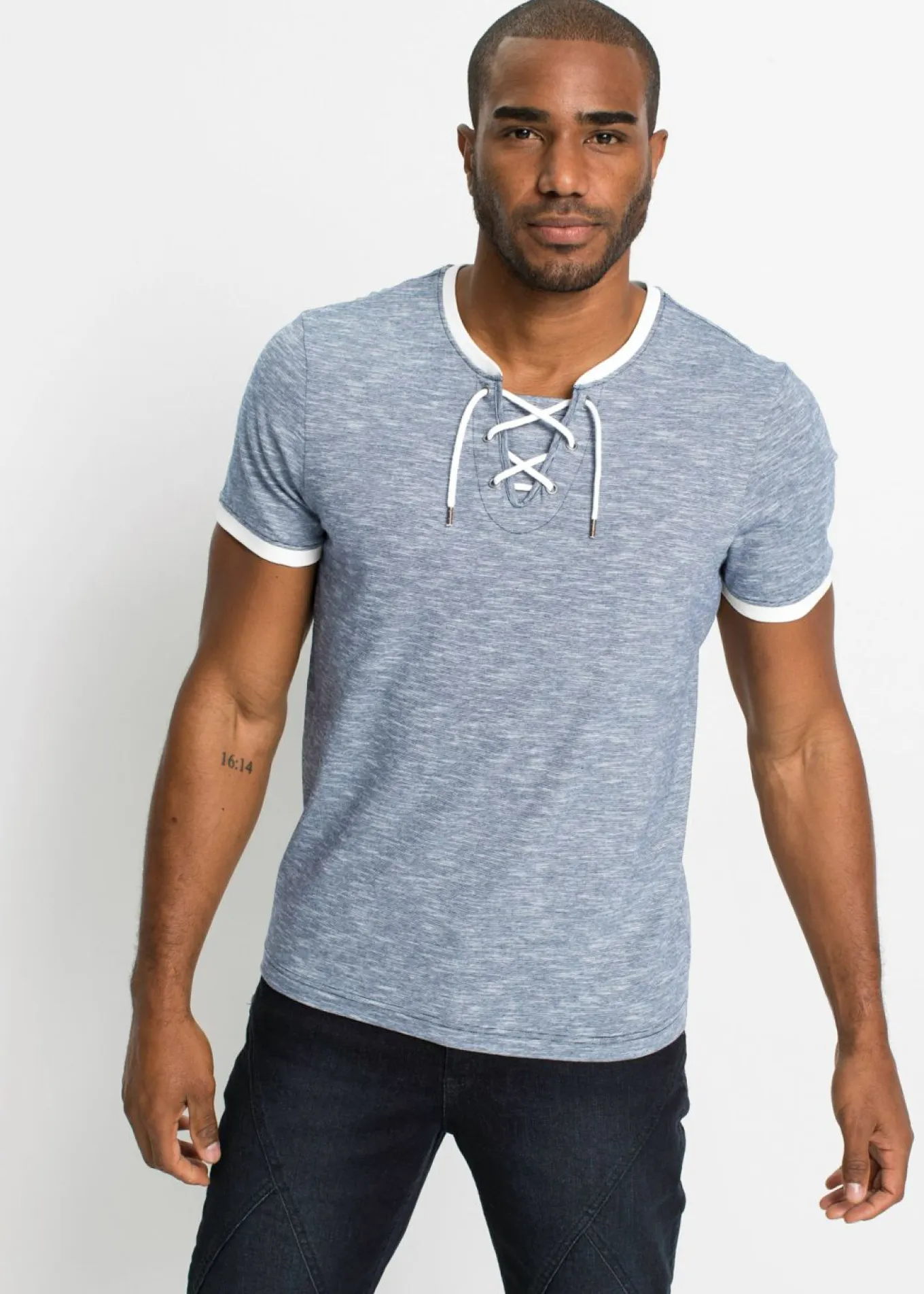 Camiseta con cordones