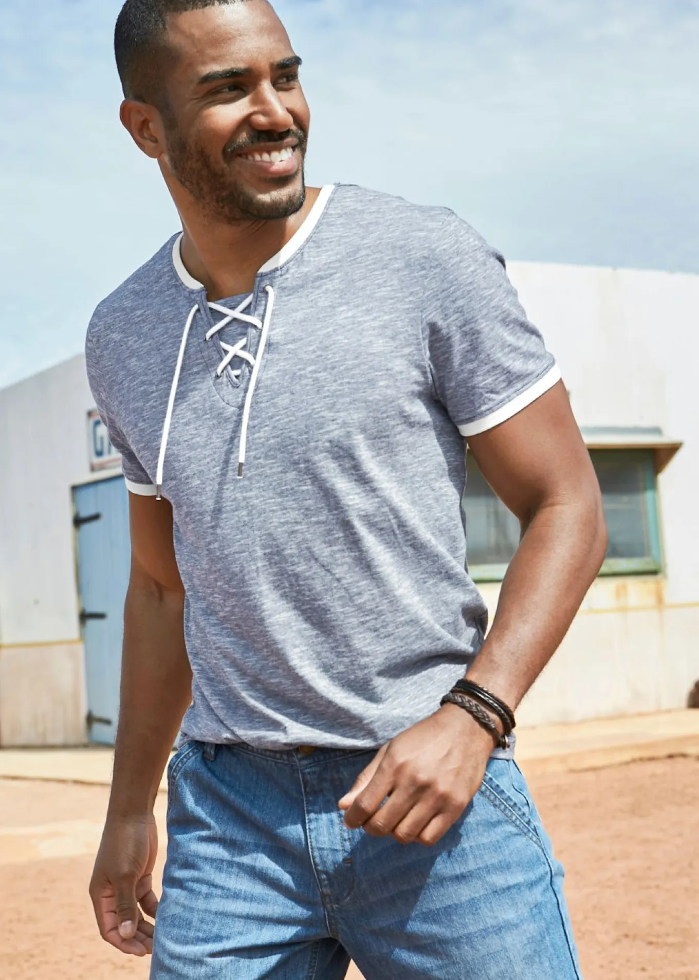 Camiseta con cordones