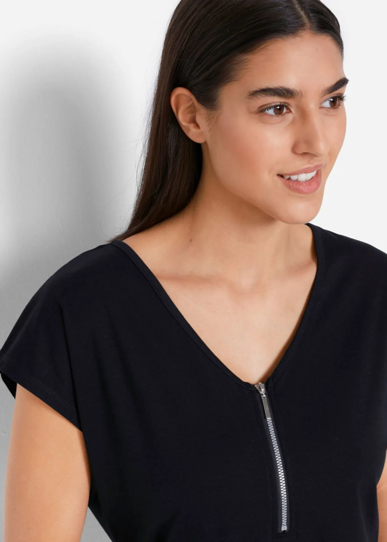 Camiseta con cremallera en el cuello