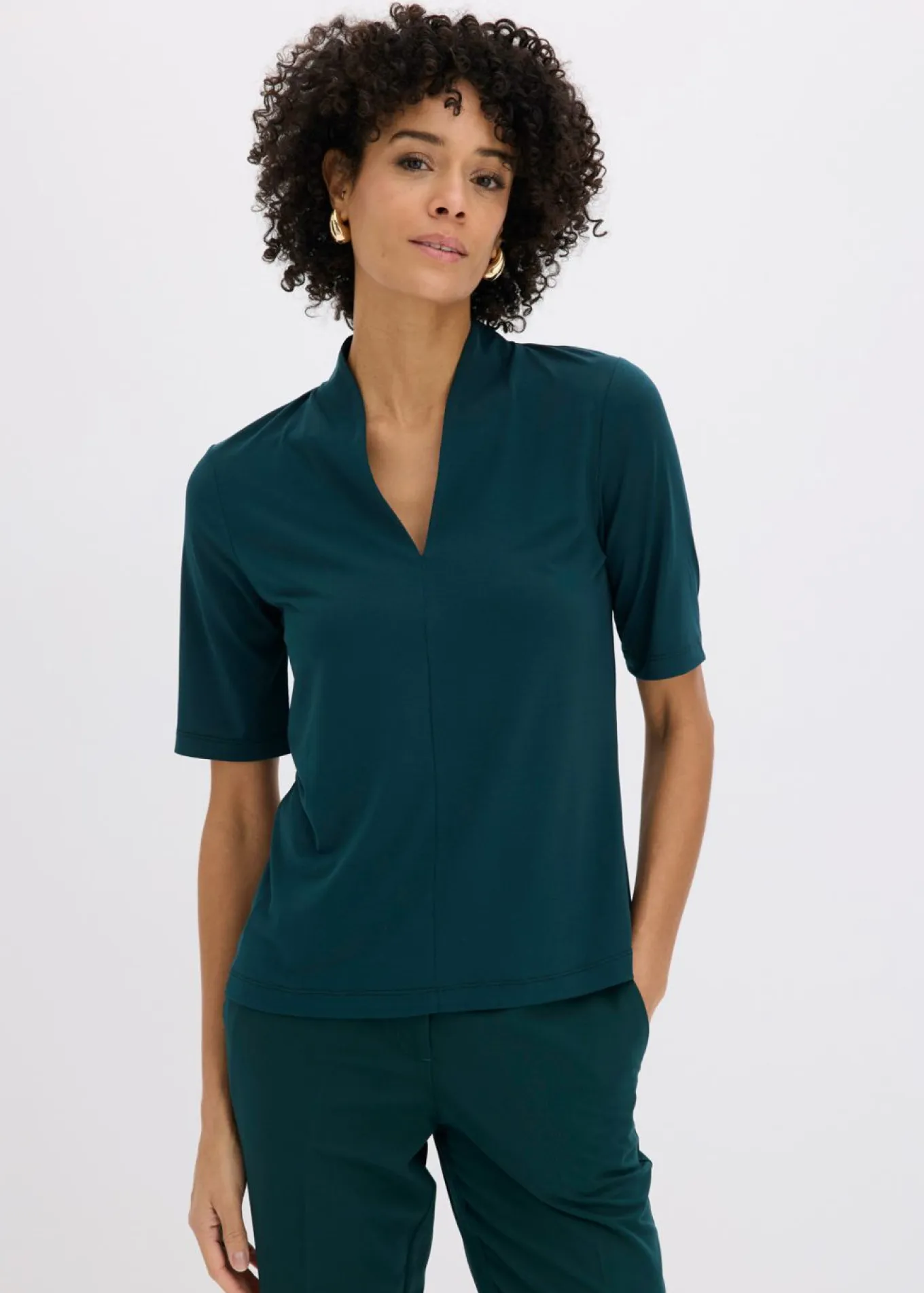 Camiseta con cuello chimenea