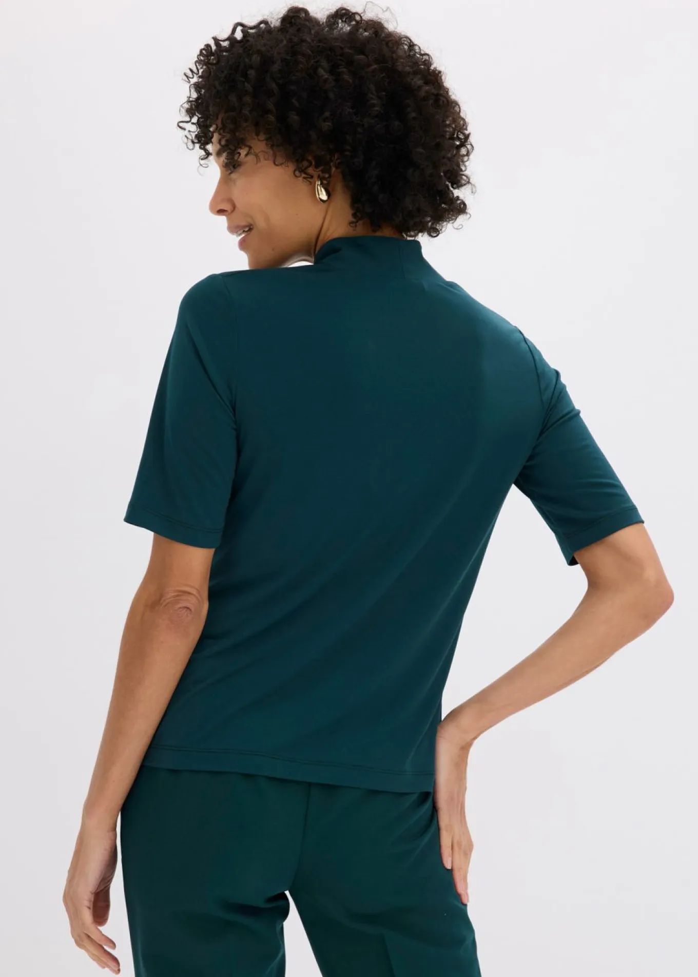 Camiseta con cuello chimenea