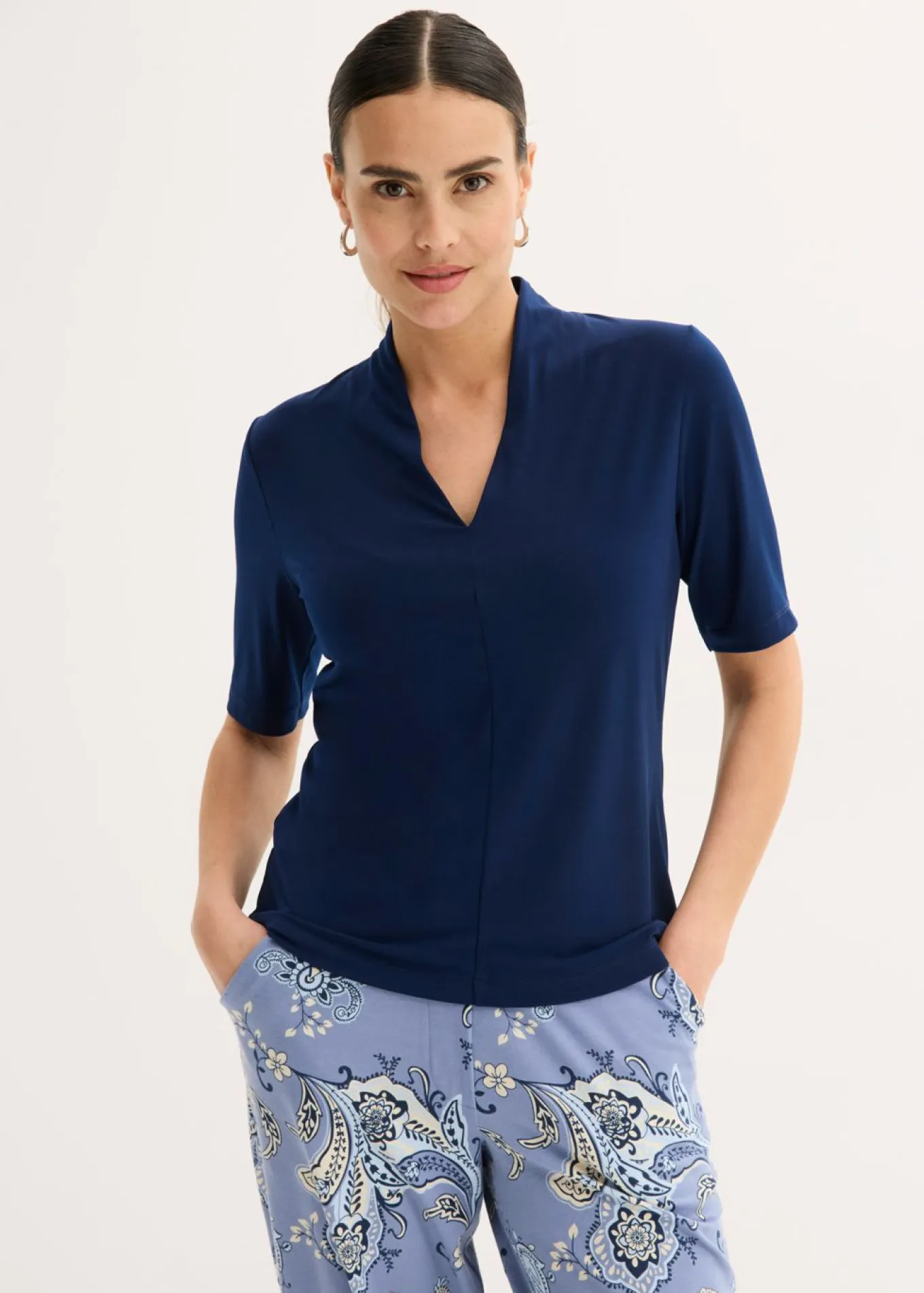 Camiseta con cuello chimenea