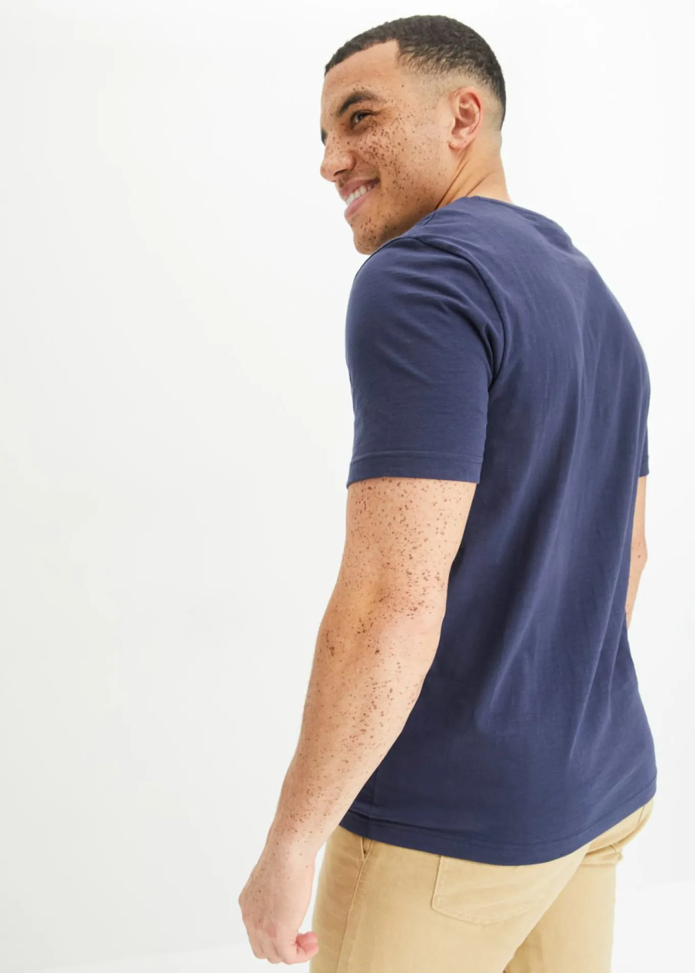 Camiseta con cuello en V de algodón puro