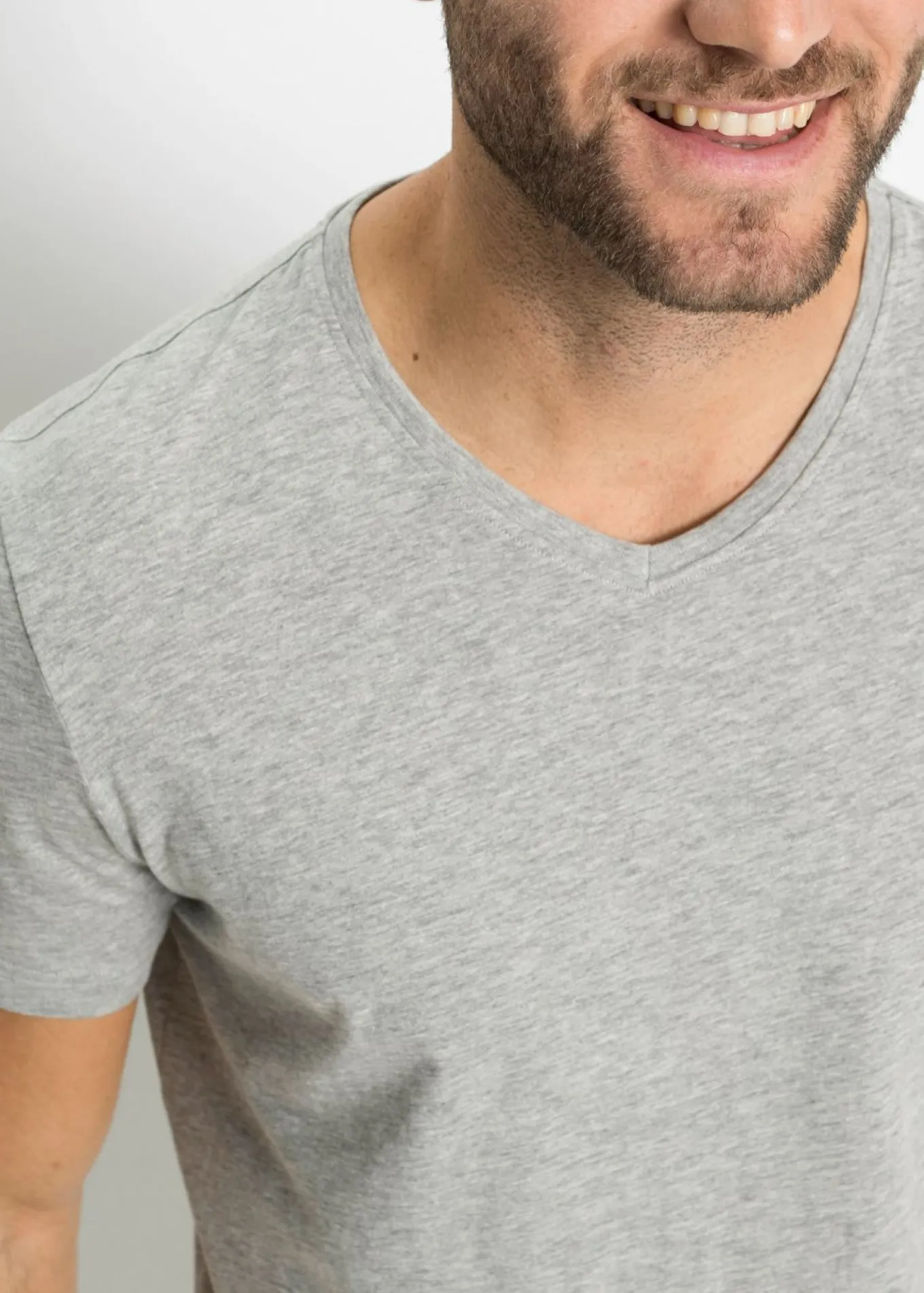 Camiseta con cuello en V (3 unidades)