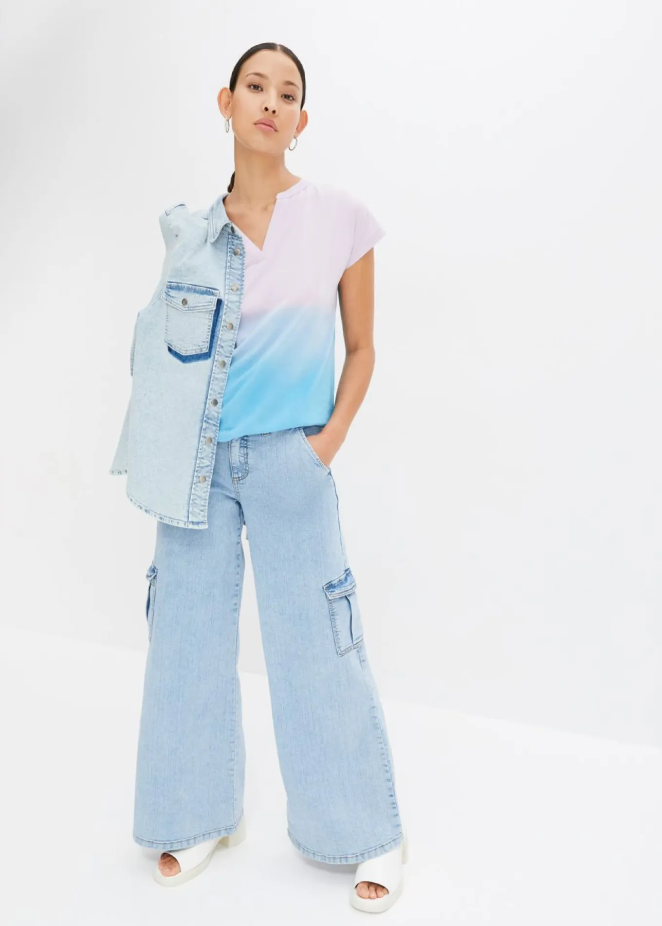 Camiseta con cuello henley y efecto ombré