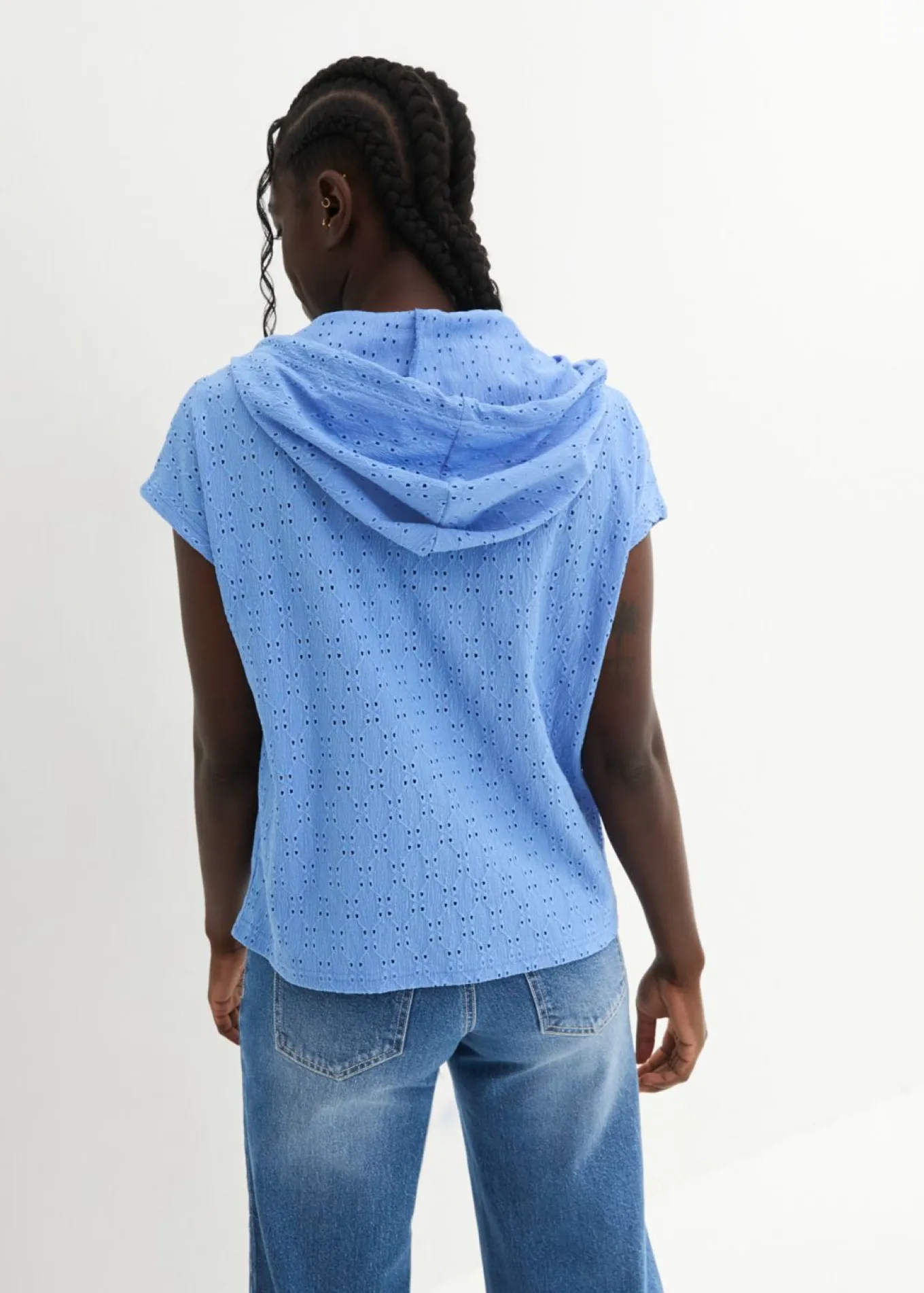 Camiseta con cuello henley