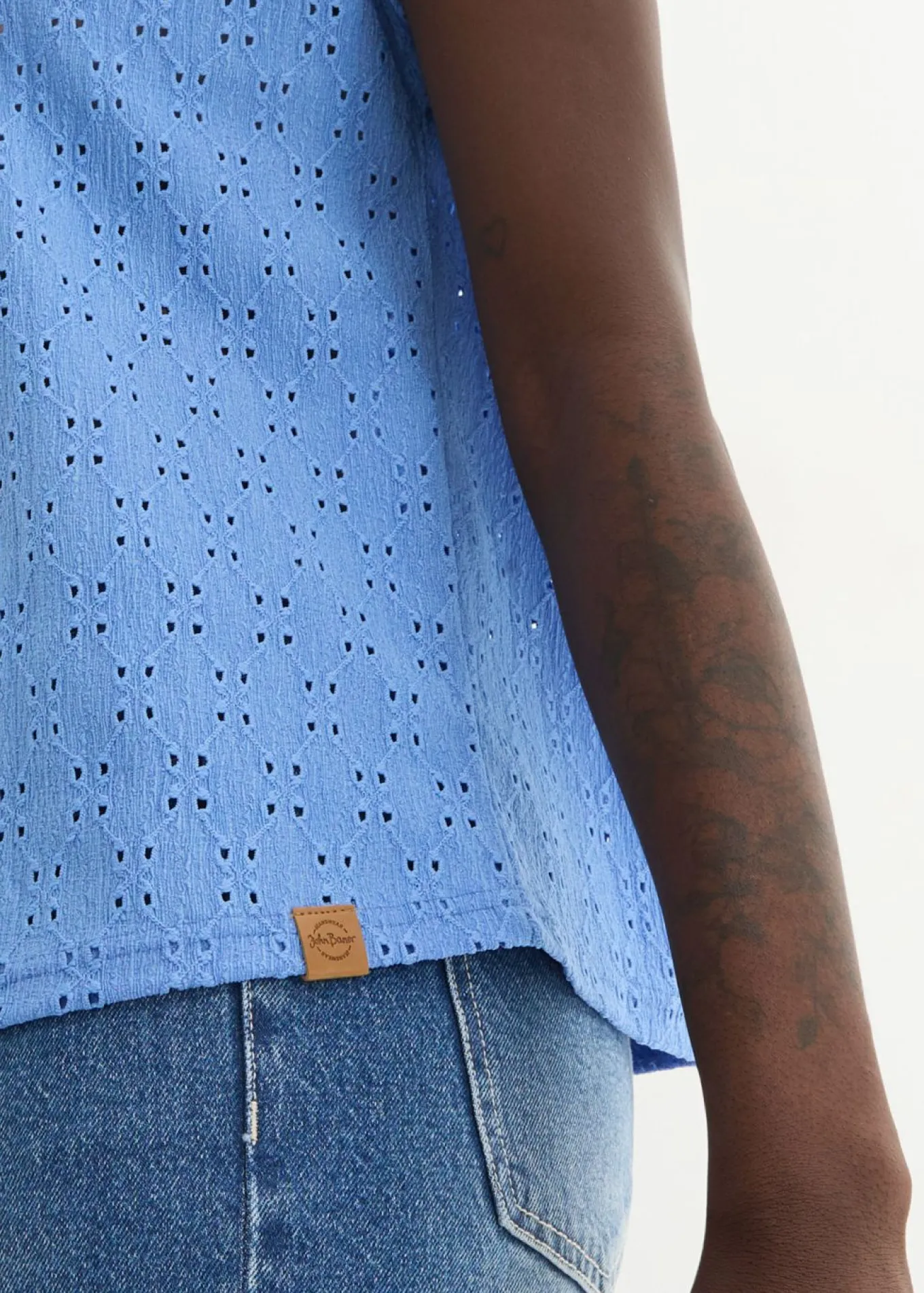 Camiseta con cuello henley