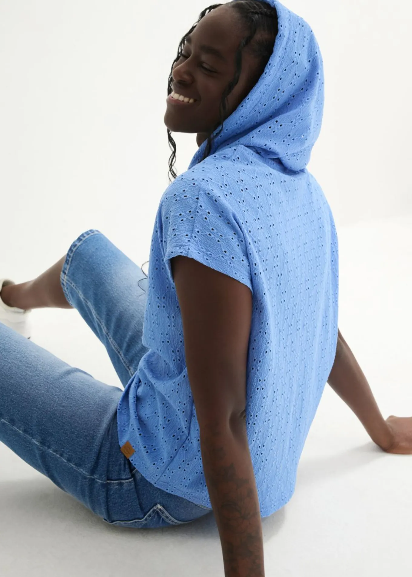 Camiseta con cuello henley