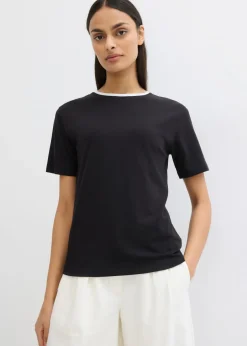 Camiseta con detalle de contraste