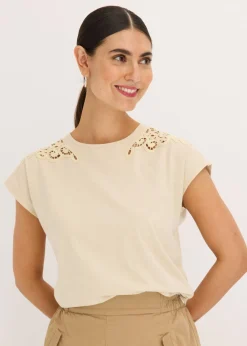 Camiseta con detalle de ganchillo
