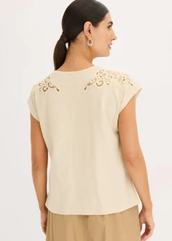Camiseta con detalle de ganchillo