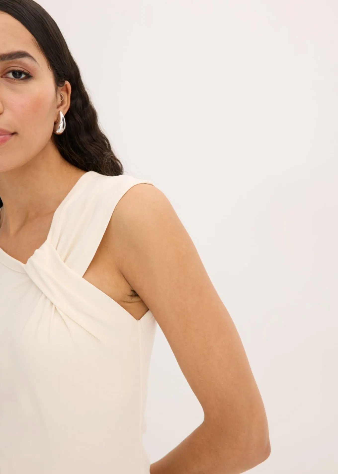 Camiseta con detalle de nudo