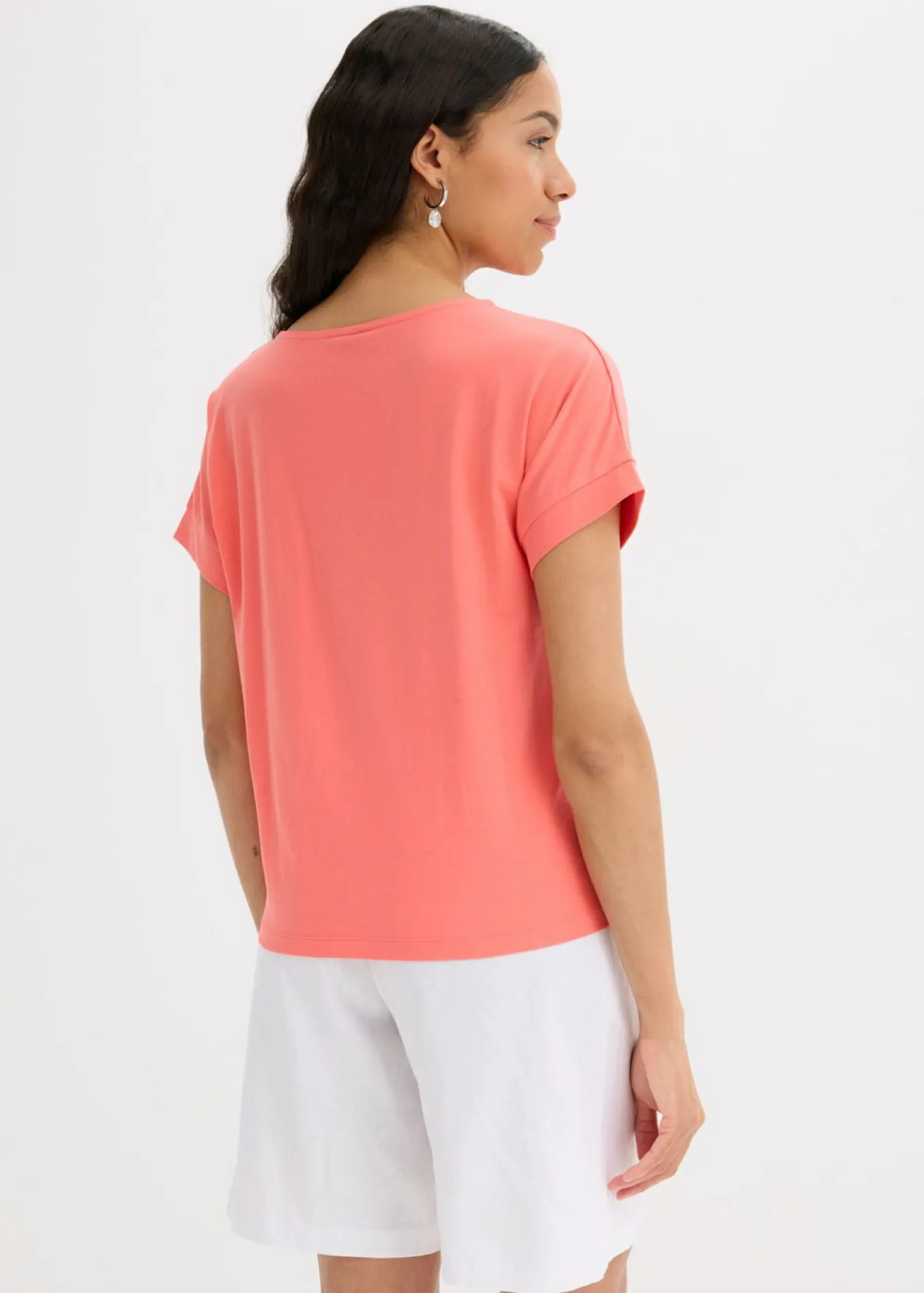 Camiseta con detalle de nudo
