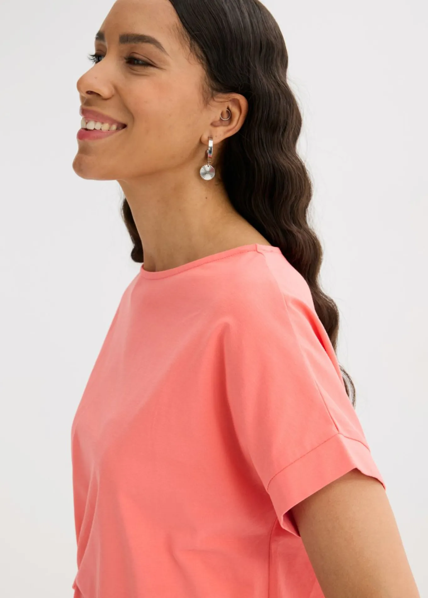 Camiseta con detalle de nudo