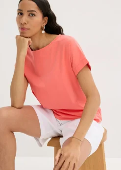 Camiseta con detalle de nudo