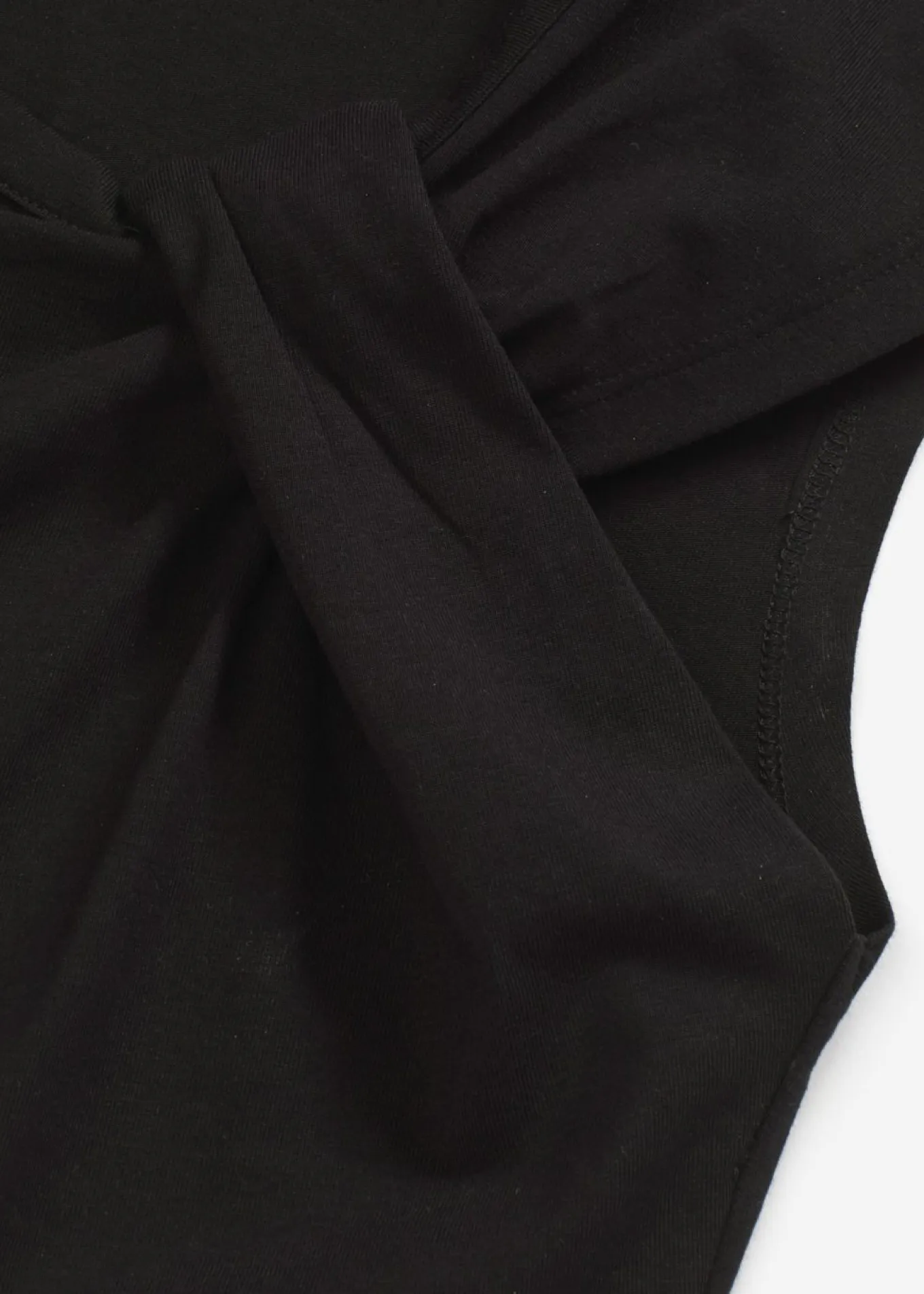 Camiseta con detalle de nudo