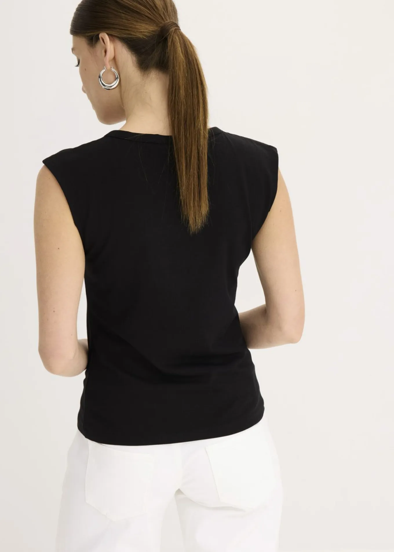 Camiseta con detalle de nudo