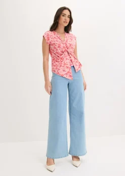 Camiseta con detalle de nudo