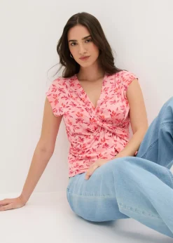Camiseta con detalle de nudo