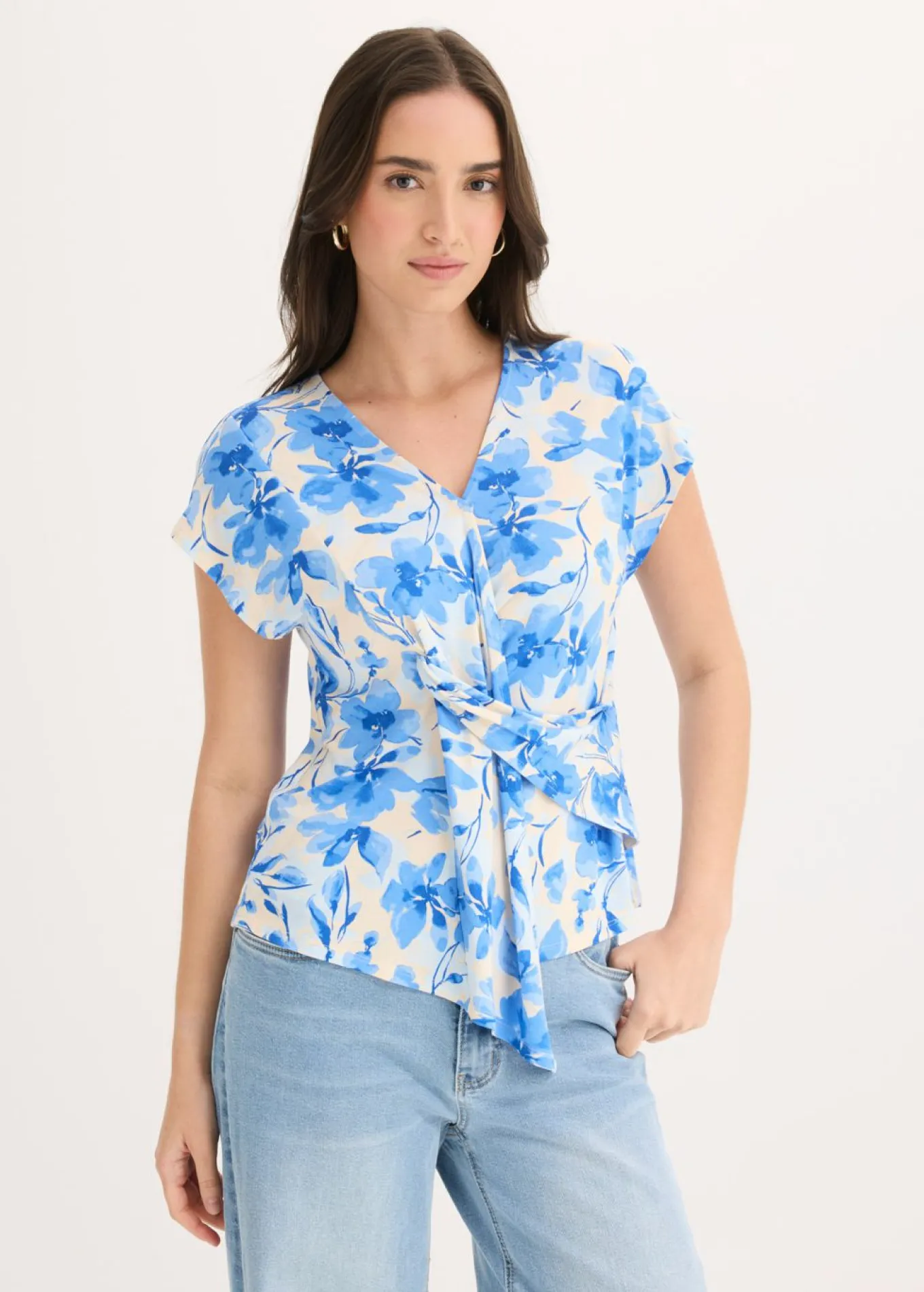 Camiseta con detalle de nudo