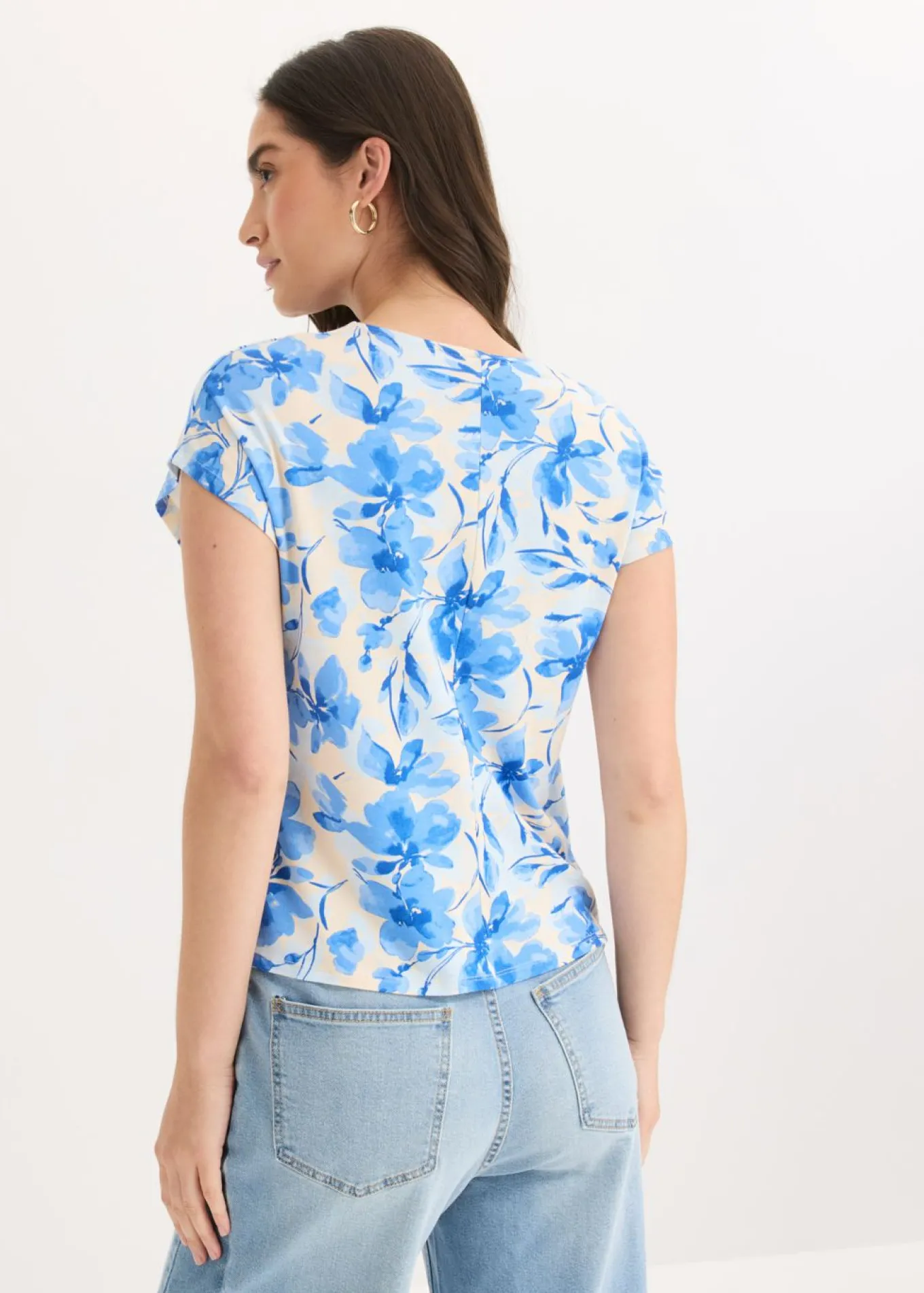 Camiseta con detalle de nudo